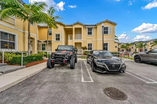 $2,000 | 134 Northeast 28th Terrace, Unit 20, Homestead, FL 33033