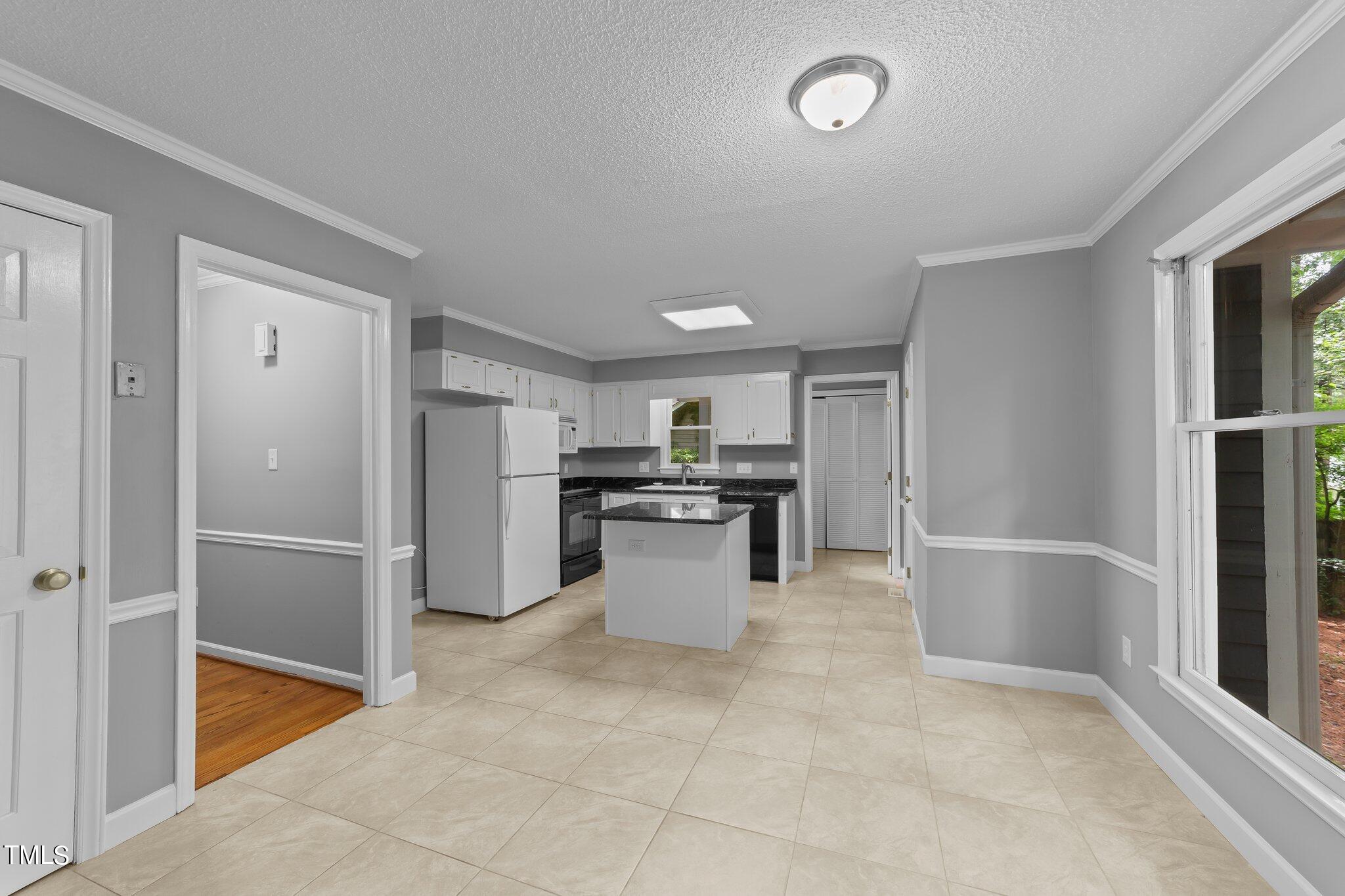 2301 Pastille Lane Raleigh, NC 27612 - Photo 9 of 40 27-web-or-mls-VB4A7657