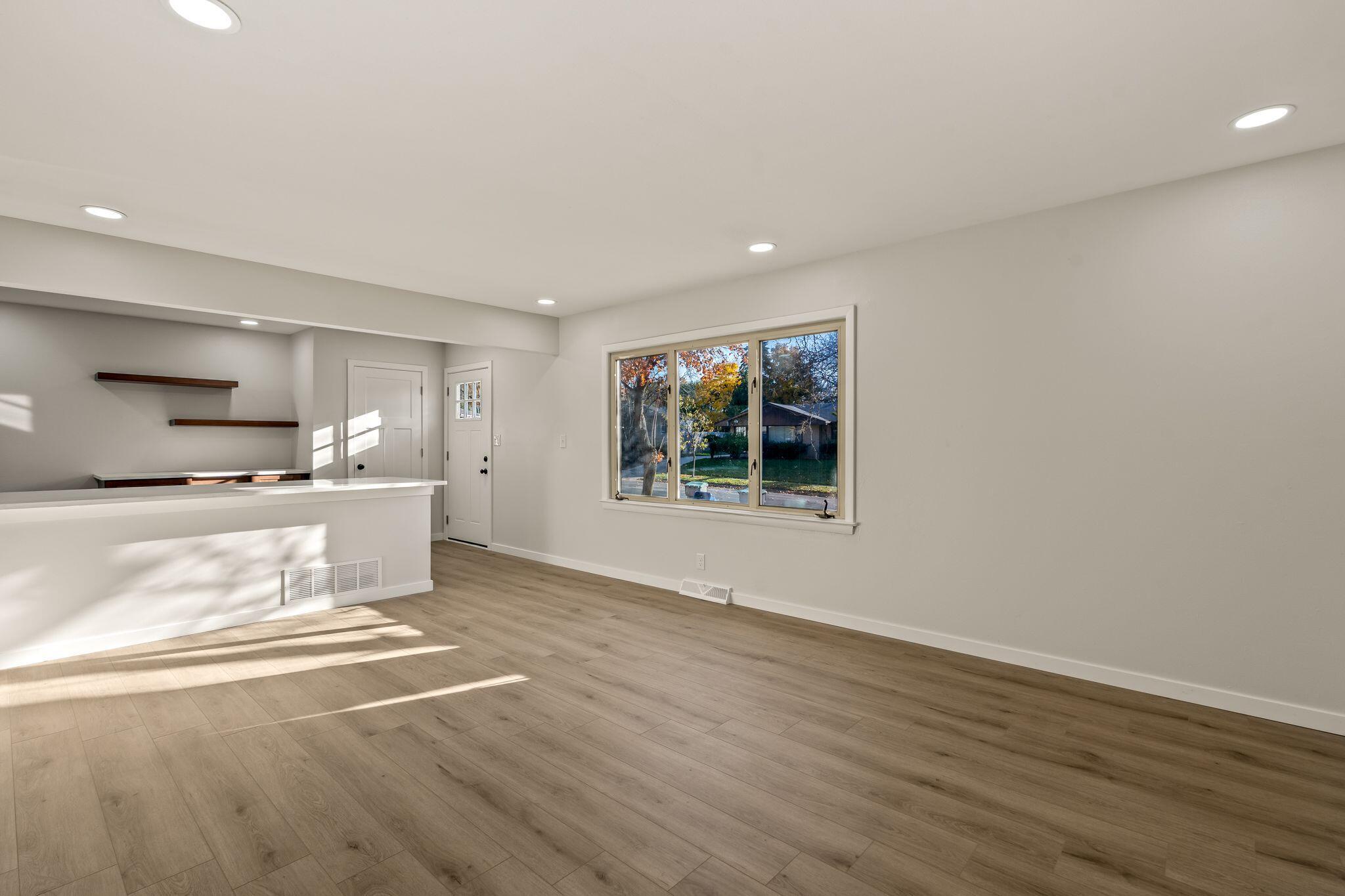 9610 West Rio Street Milwaukee, WI 53225 - Photo 12 of 26 9610 W Rio St, Milwaukee - HDR-12