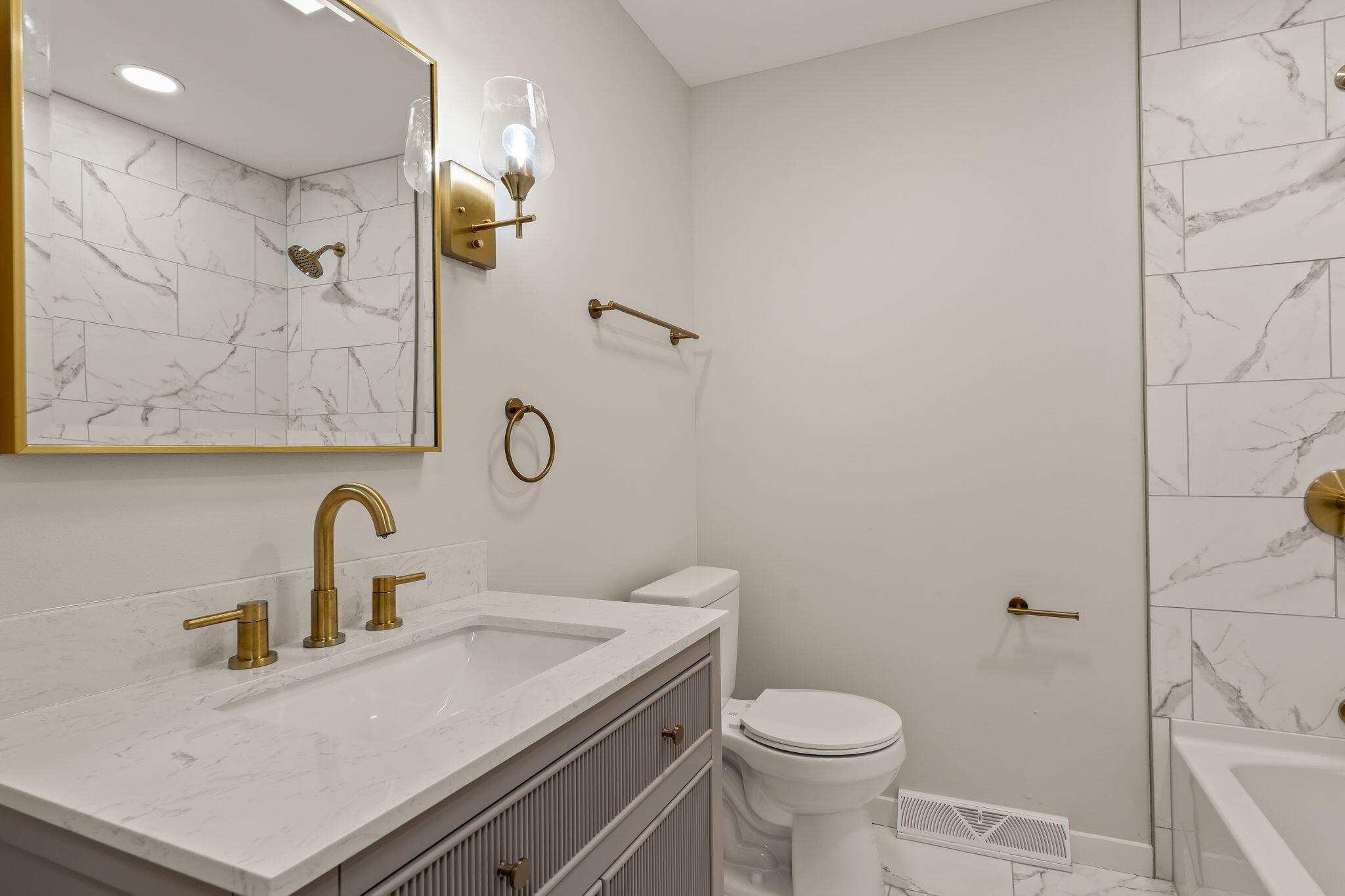 9610 West Rio Street Milwaukee, WI 53225 - Photo 15 of 26 9610 W Rio St, Milwaukee - HDR-15