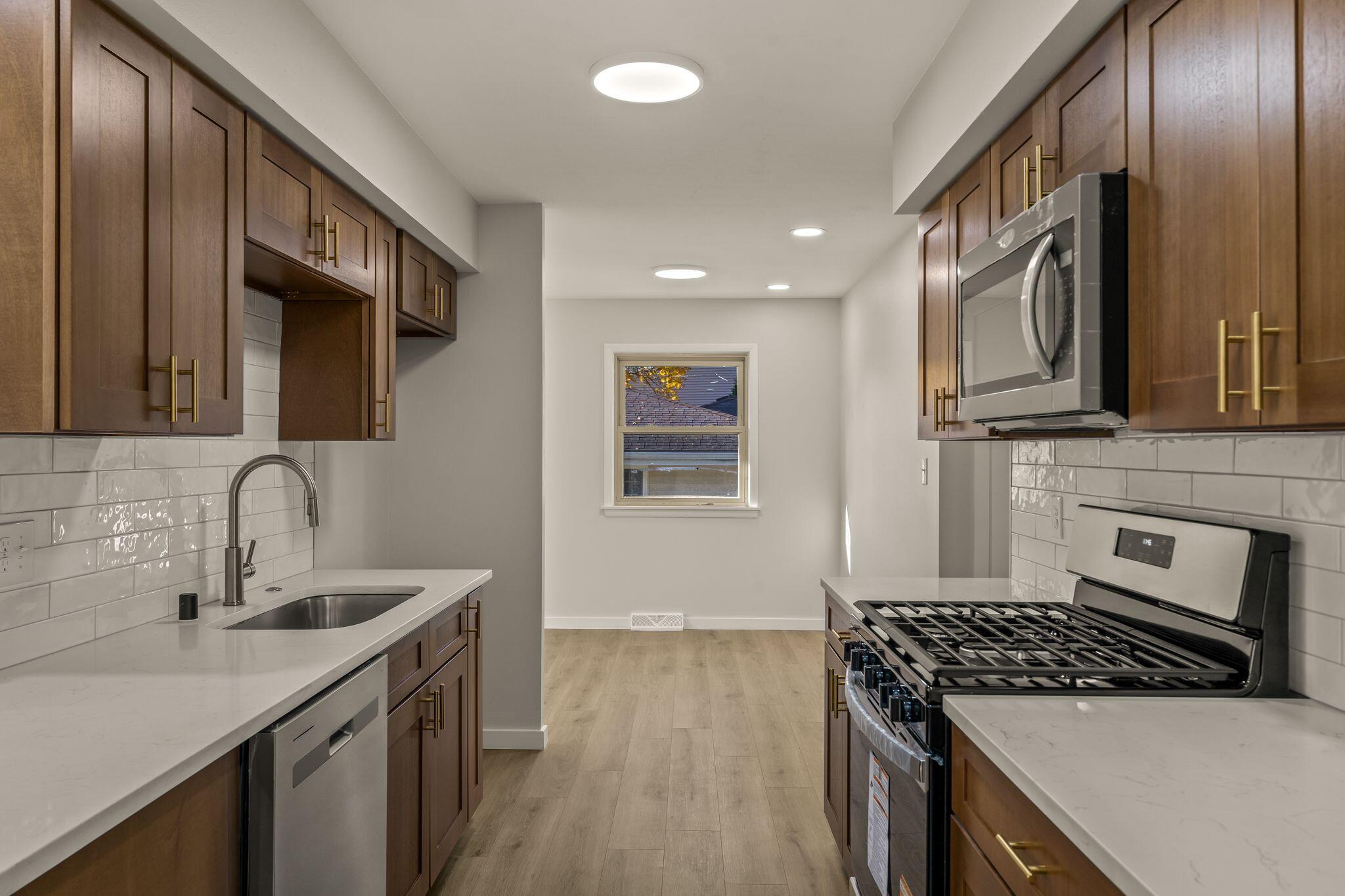 9610 West Rio Street Milwaukee, WI 53225 - Photo 6 of 26 9610 W Rio St, Milwaukee - HDR-06