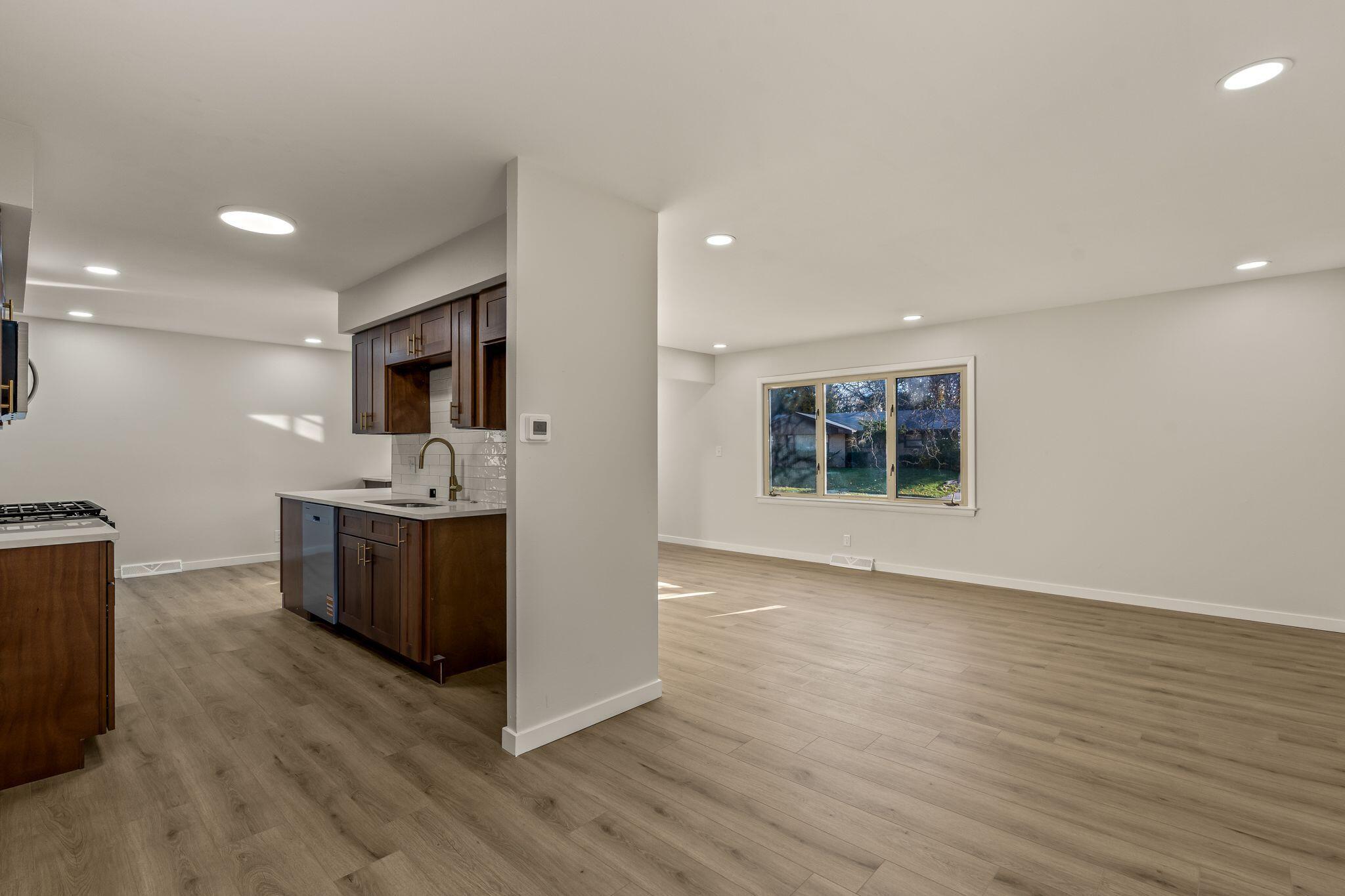 9610 West Rio Street Milwaukee, WI 53225 - Photo 8 of 26 9610 W Rio St, Milwaukee - HDR-08