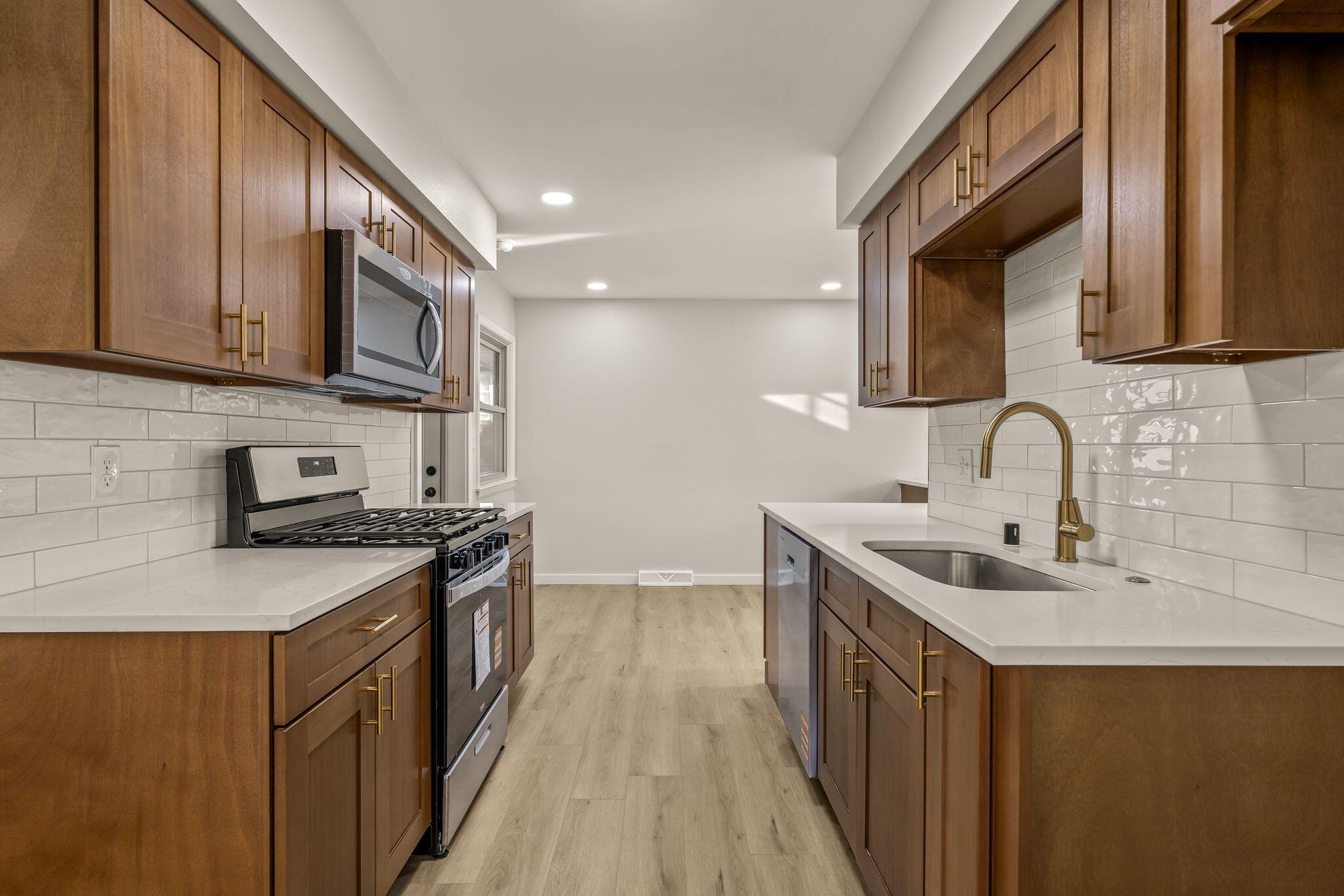 9610 West Rio Street Milwaukee, WI 53225 - Photo 9 of 26 9610 W Rio St, Milwaukee - HDR-09