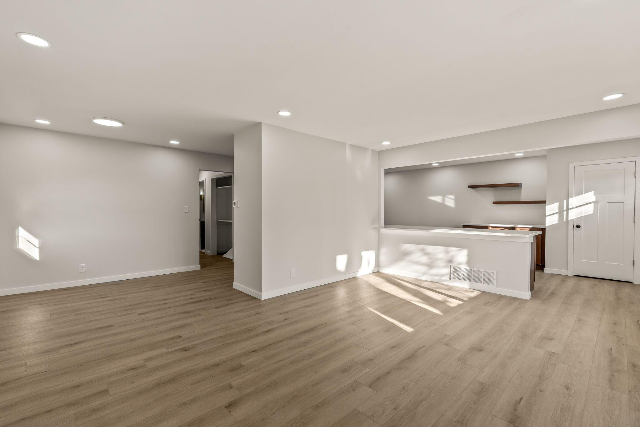 9610 West Rio Street Milwaukee, WI 53225 - Photo 10 of 26 9610 W Rio St, Milwaukee - HDR-10