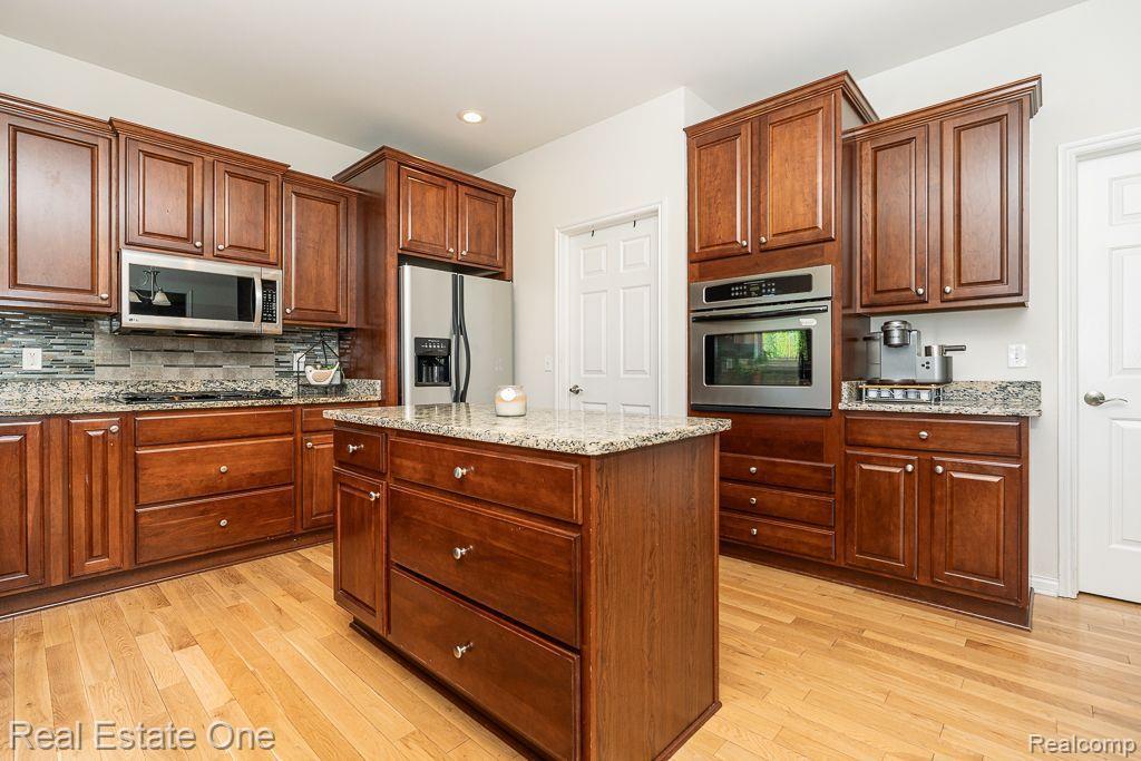 985 Monterey Ln. Rochester Hills, MI 48307 - Photo 16 of 54