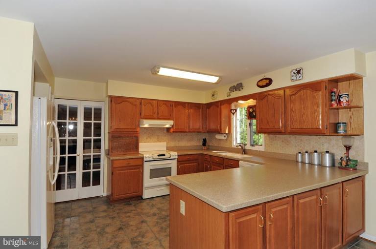 2677 Thornbrook Road Ellicott City, MD 21042 - Photo 11 of 24 Kitchen #2