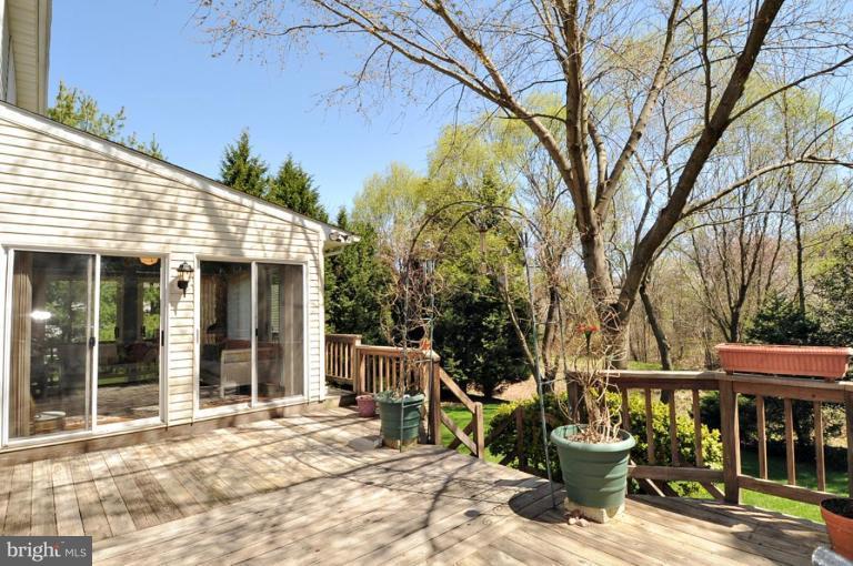 2677 Thornbrook Road Ellicott City, MD 21042 - Photo 22 of 24 Deck