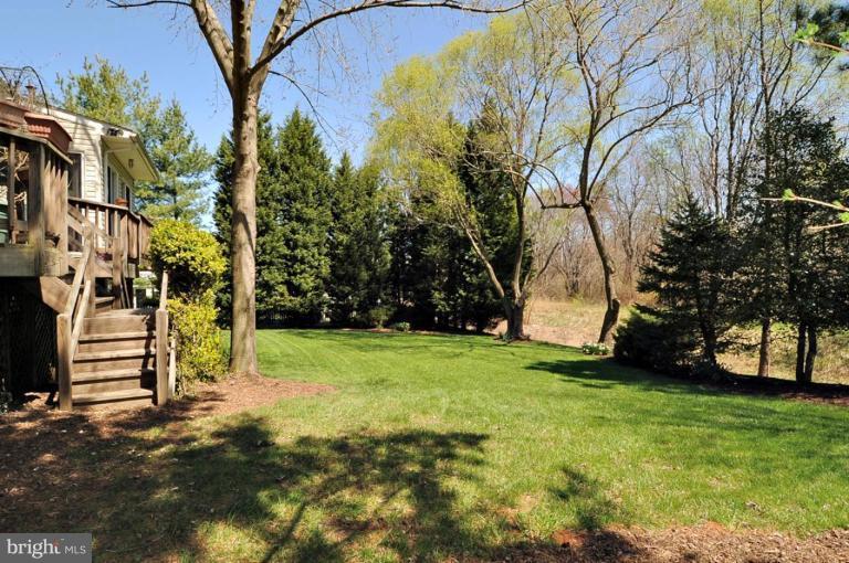 2677 Thornbrook Road Ellicott City, MD 21042 - Photo 23 of 24 Back yard