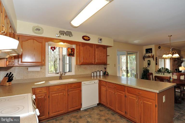 2677 Thornbrook Road Ellicott City, MD 21042 - Photo 8 of 24 Kitchen