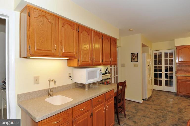 2677 Thornbrook Road Ellicott City, MD 21042 - Photo 10 of 24 Wet Bar