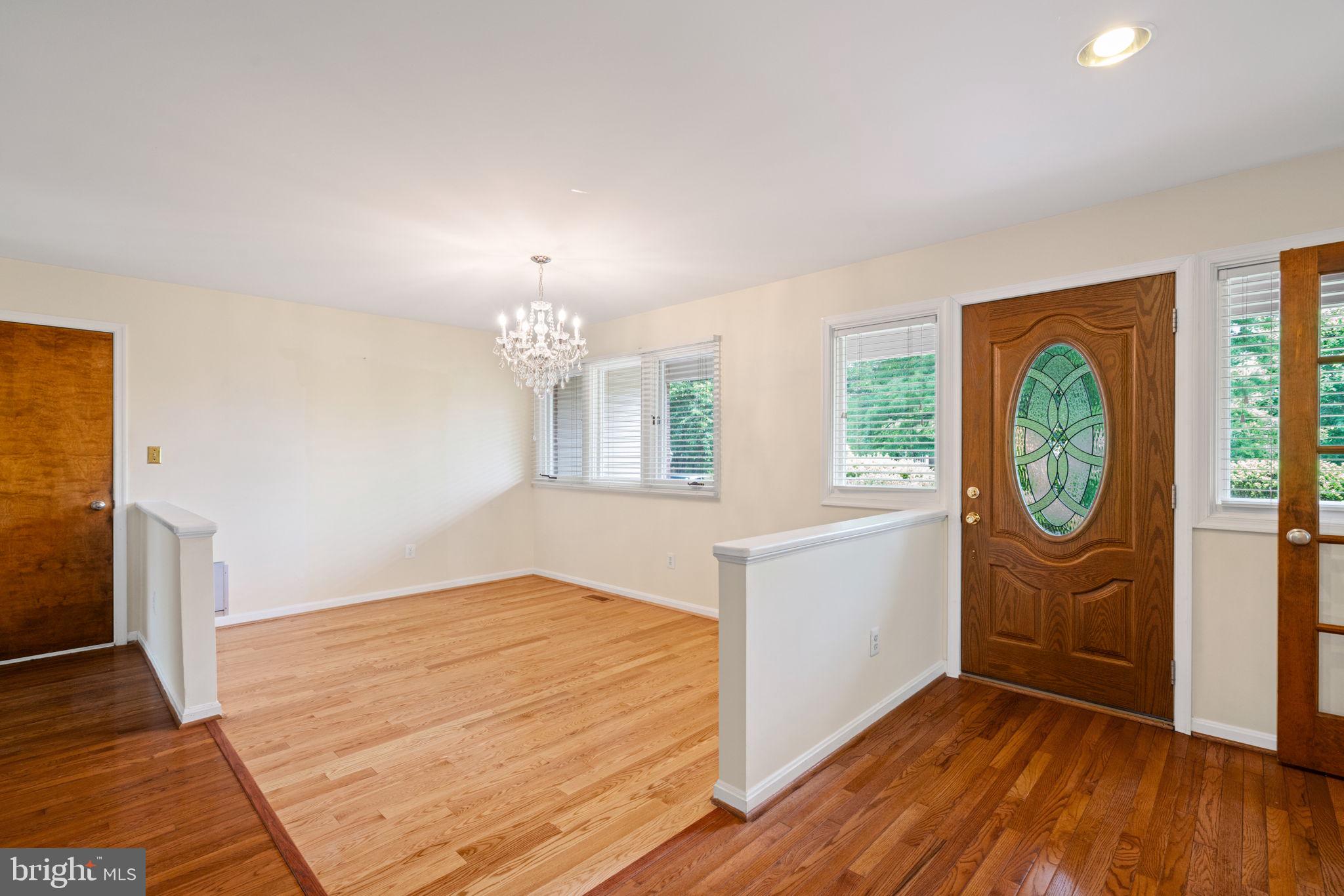 6188 Cobbs Road Alexandria, VA 22310 - Photo 19 of 58 Entrance foyer