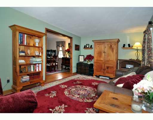 32 Narrows Road Bristol, RI 02809 - Photo 2 of 12 Living Room.