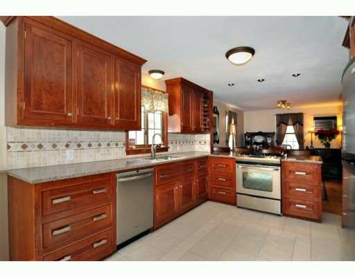 32 Narrows Road Bristol, RI 02809 - Photo 3 of 12 Kitchen.
