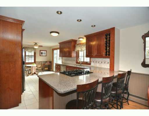 32 Narrows Road Bristol, RI 02809 - Photo 4 of 12 Kitchen.