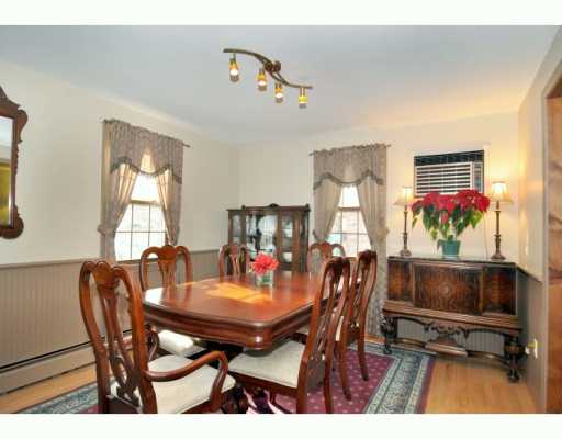 32 Narrows Road Bristol, RI 02809 - Photo 5 of 12 Dining Room.