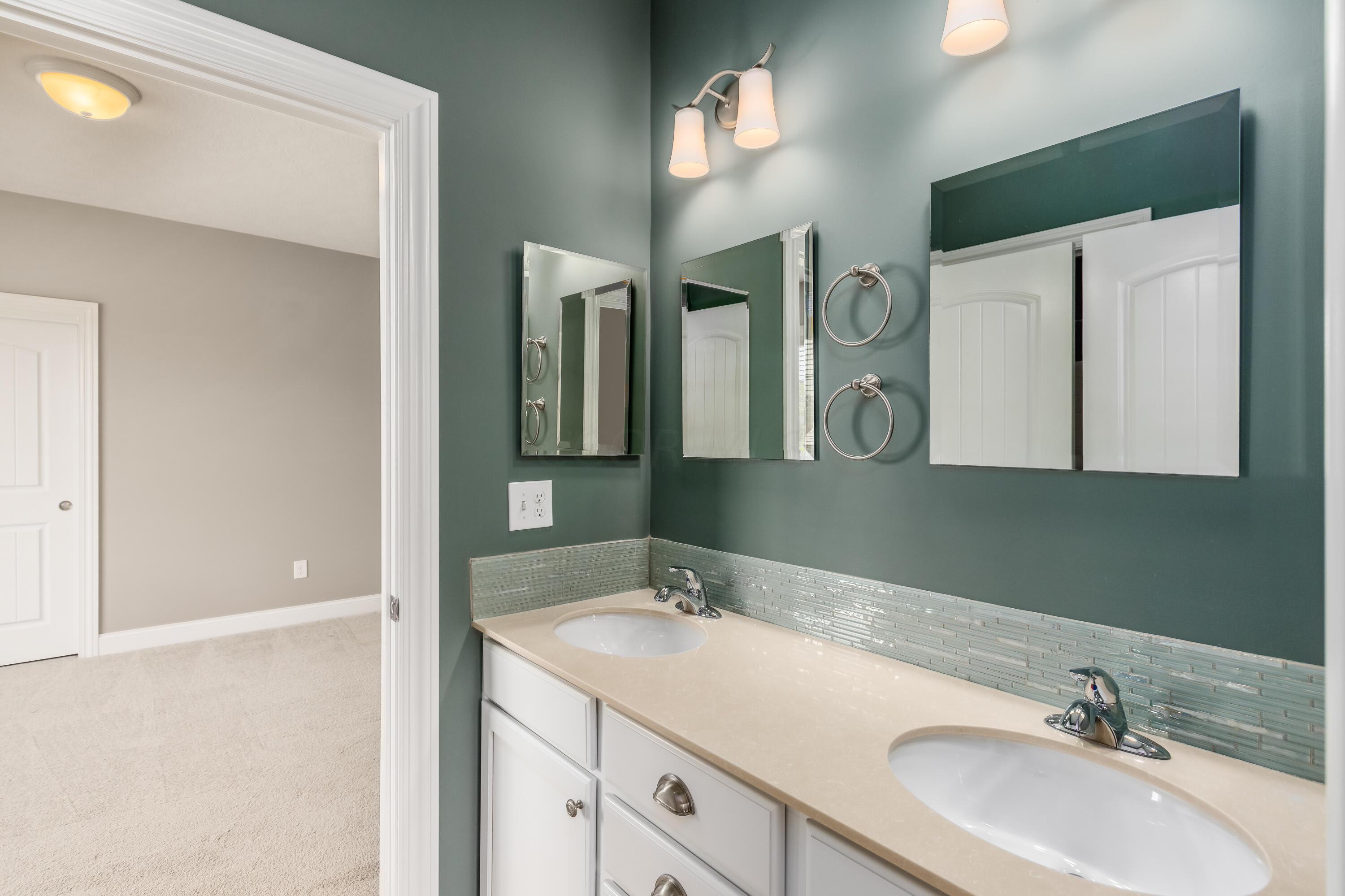 1051 Carters Corner Road Sunbury, OH 43074 - Photo 20 of 36 Jack & Jill Bath