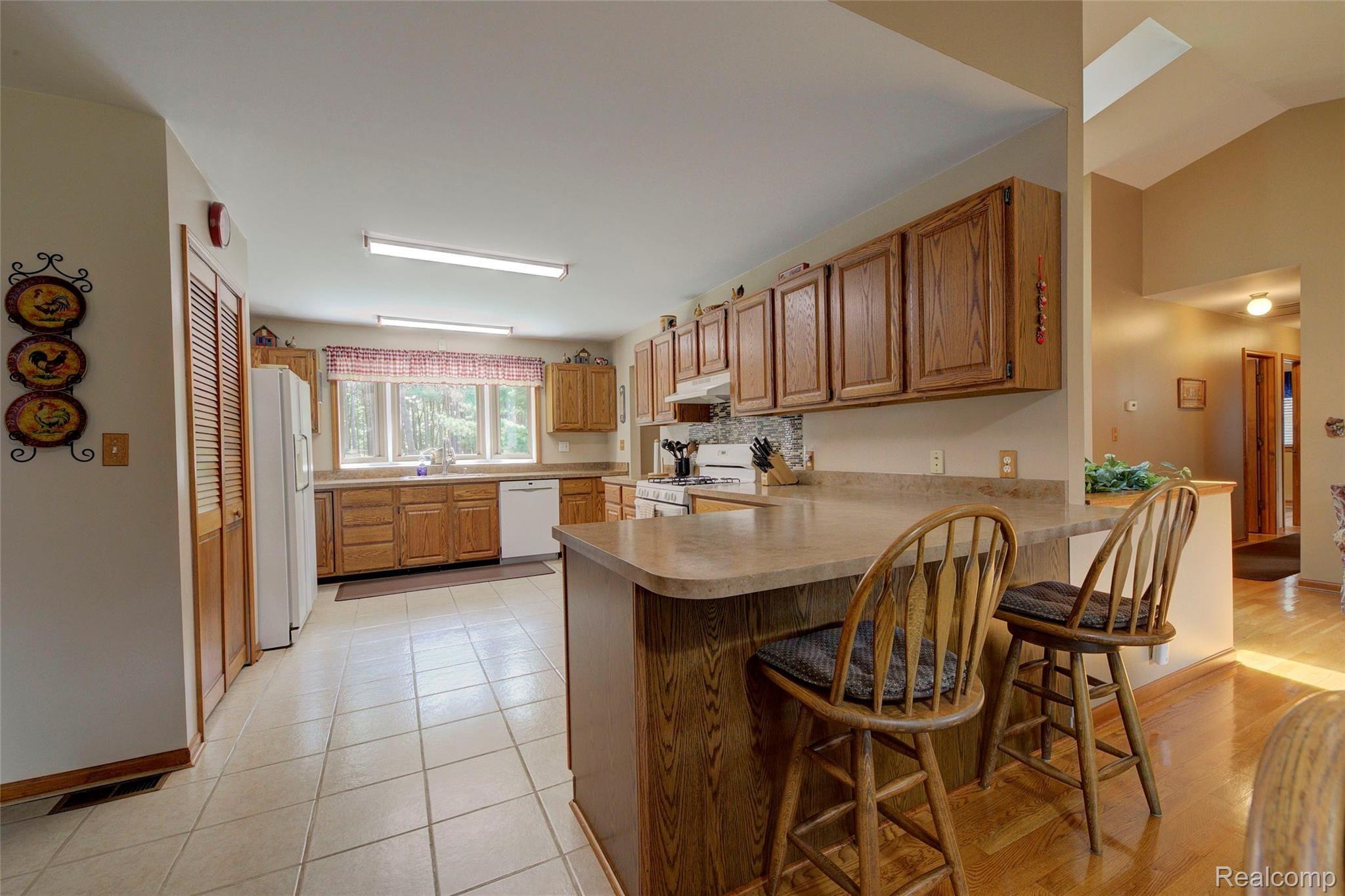 1314 Middle Road Highland, MI 48357 - Photo 12 of 60 4H8A2061_2_3.jpg