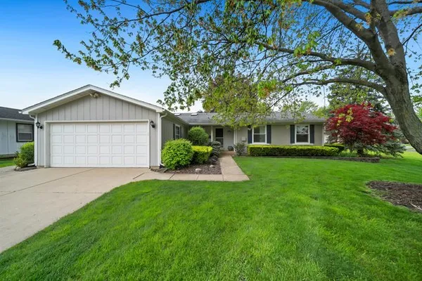 $475,000 | 1562 White Trail, Elk Grove Village, IL 60007