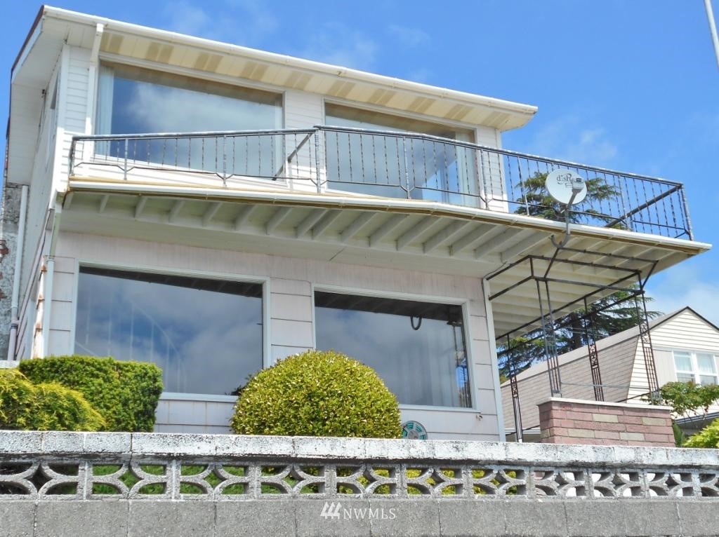 609 Shore Drive Bremerton, WA 98310 - Photo 2 of 14