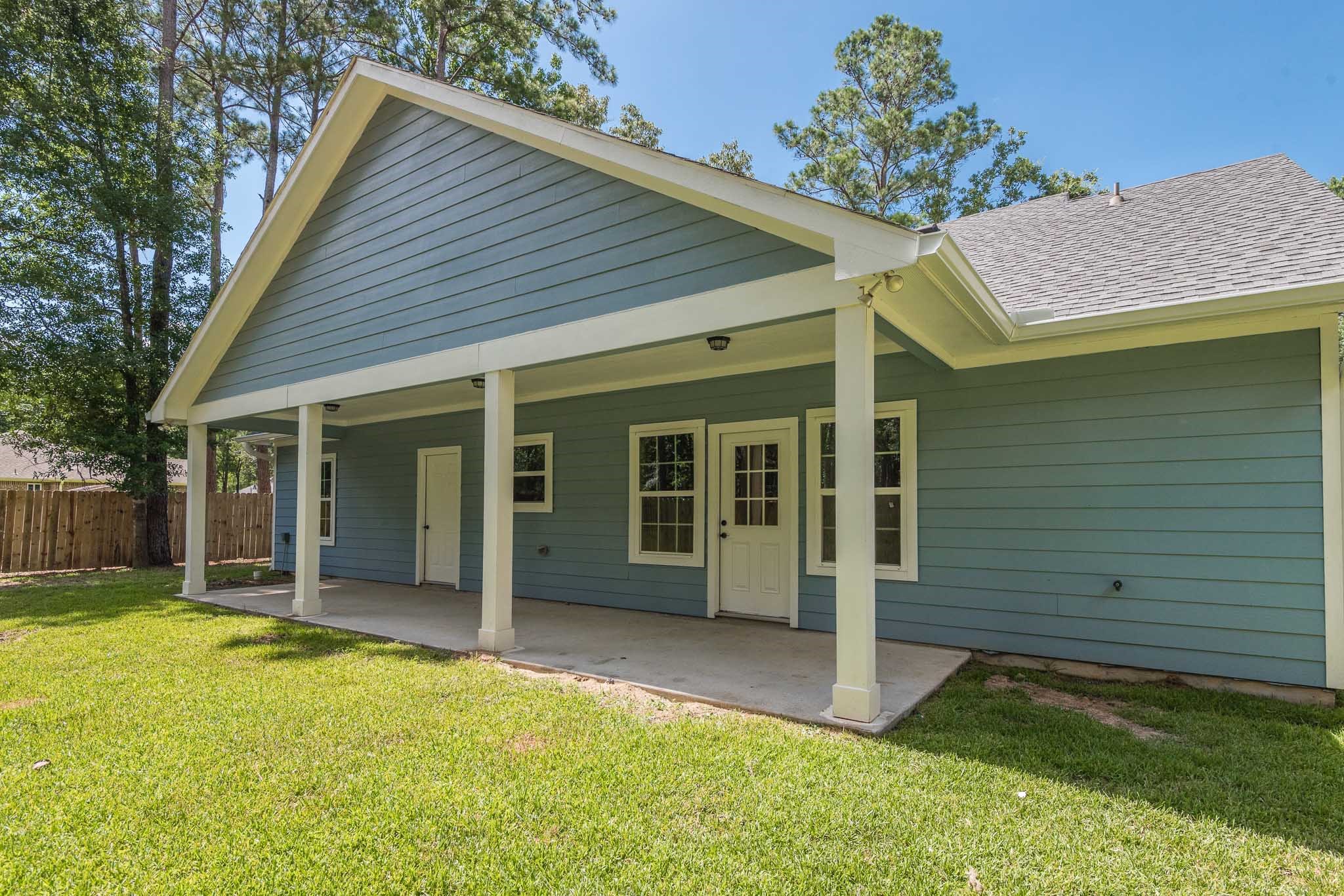 7705 Pin Oak Street Montgomery, TX 77316 - Photo 10 of 15 Covered back porch