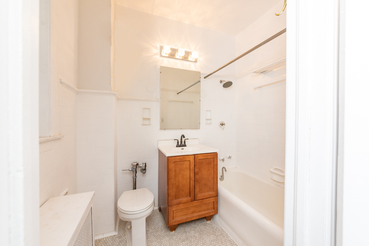 400 West Deming Place, Unit 2P Chicago, IL 60614 - Photo 7 of 9