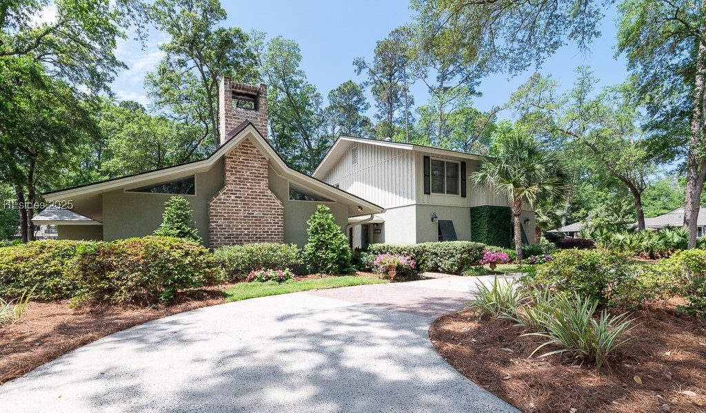 10 Ensis Road Hilton Head Island, SC 29928 - Photo 1 of 1 Semi-circle driveway