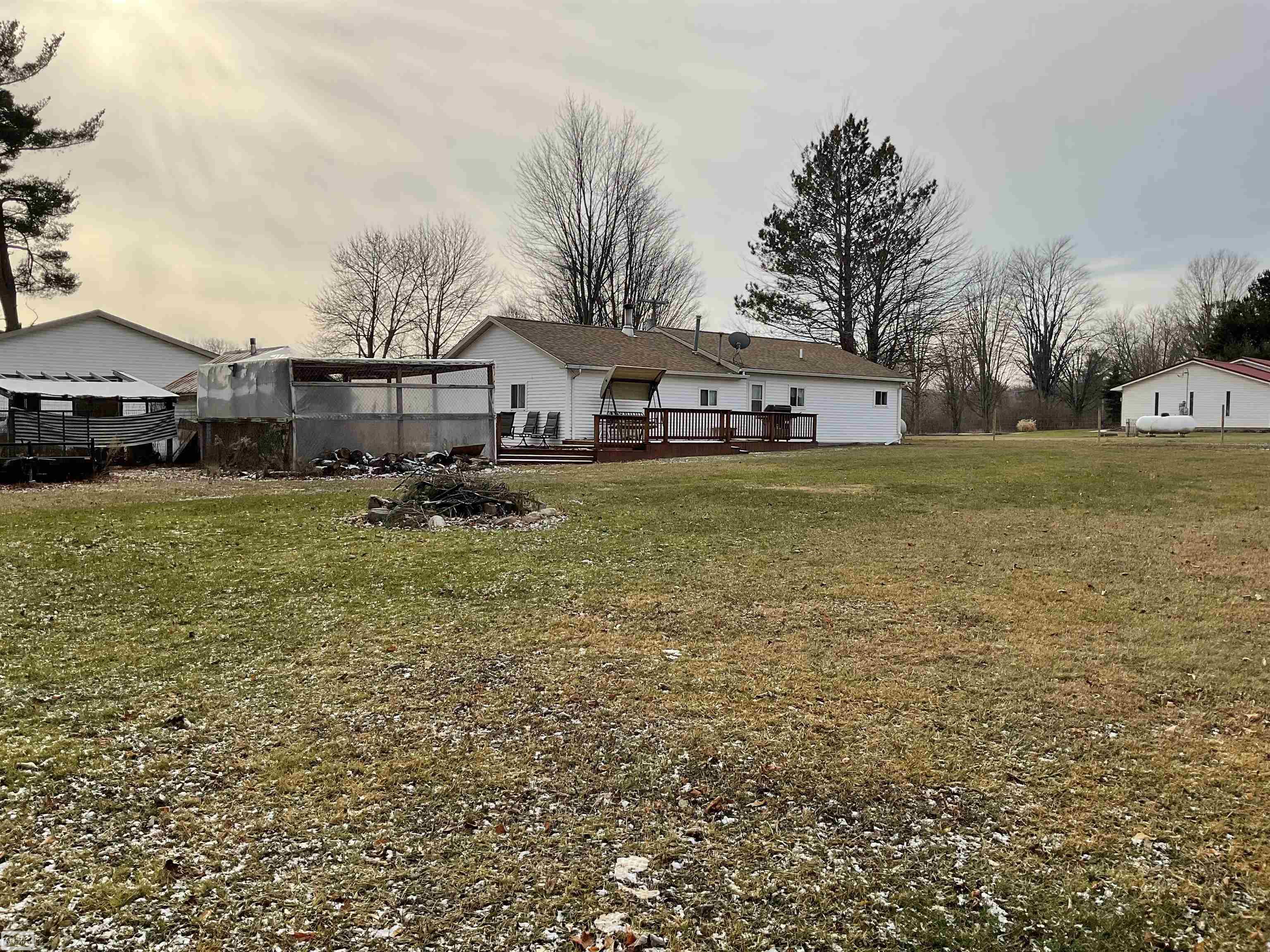 1139 East Wellman Line Road Yale, MI 48097 - Photo 7 of 16 50098108-6.JPG