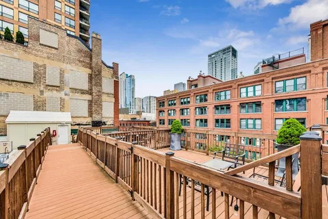 $470,000 | 420 West Ontario Street, Unit 209, Chicago, IL 60654