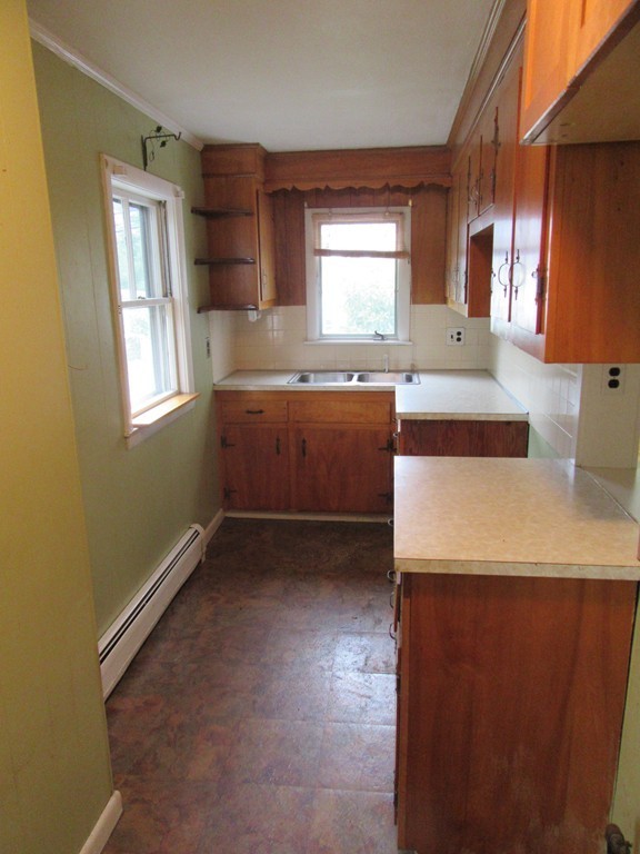 44 Calumet Road Methuen, MA 01844 - Photo 3 of 19 Gallery Image 3
