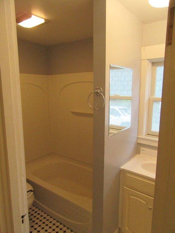44 Calumet Road Methuen, MA 01844 - Photo 4 of 19 Gallery Image 4