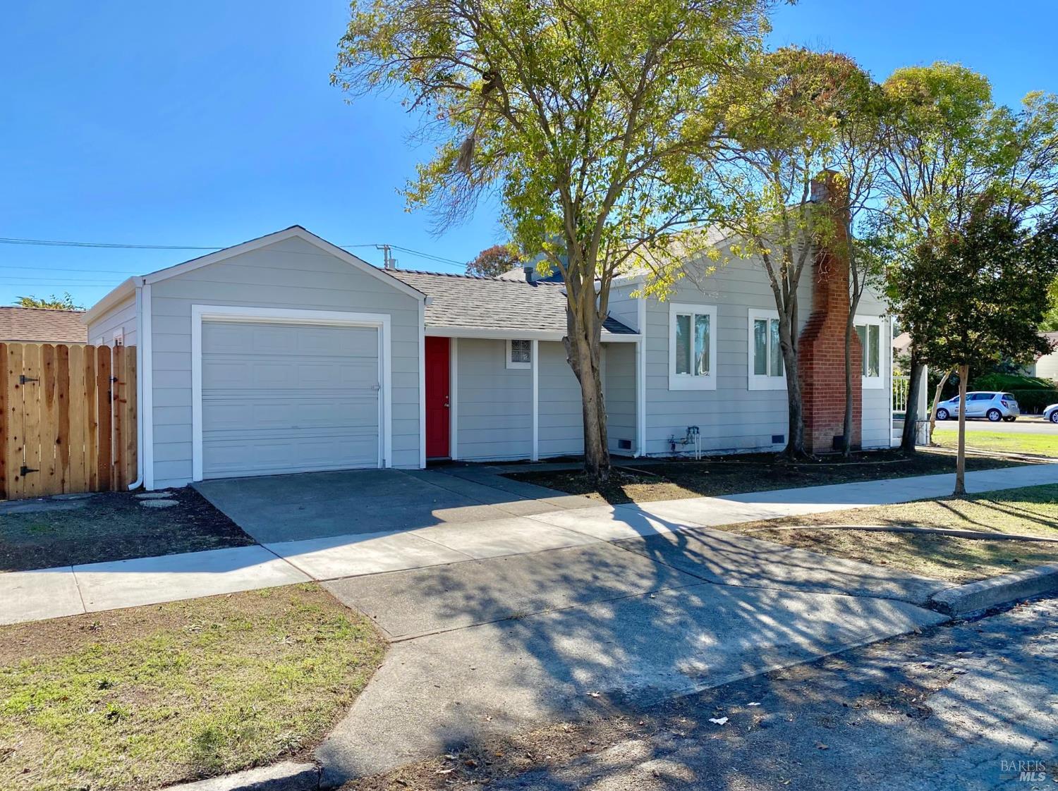1047 Ohio Street Fairfield, CA 94533 - Photo 3 of 36 a backyard of a house