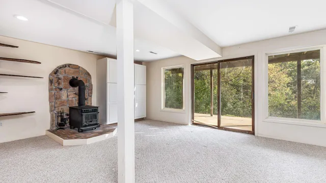 a view of livingroom with furniture