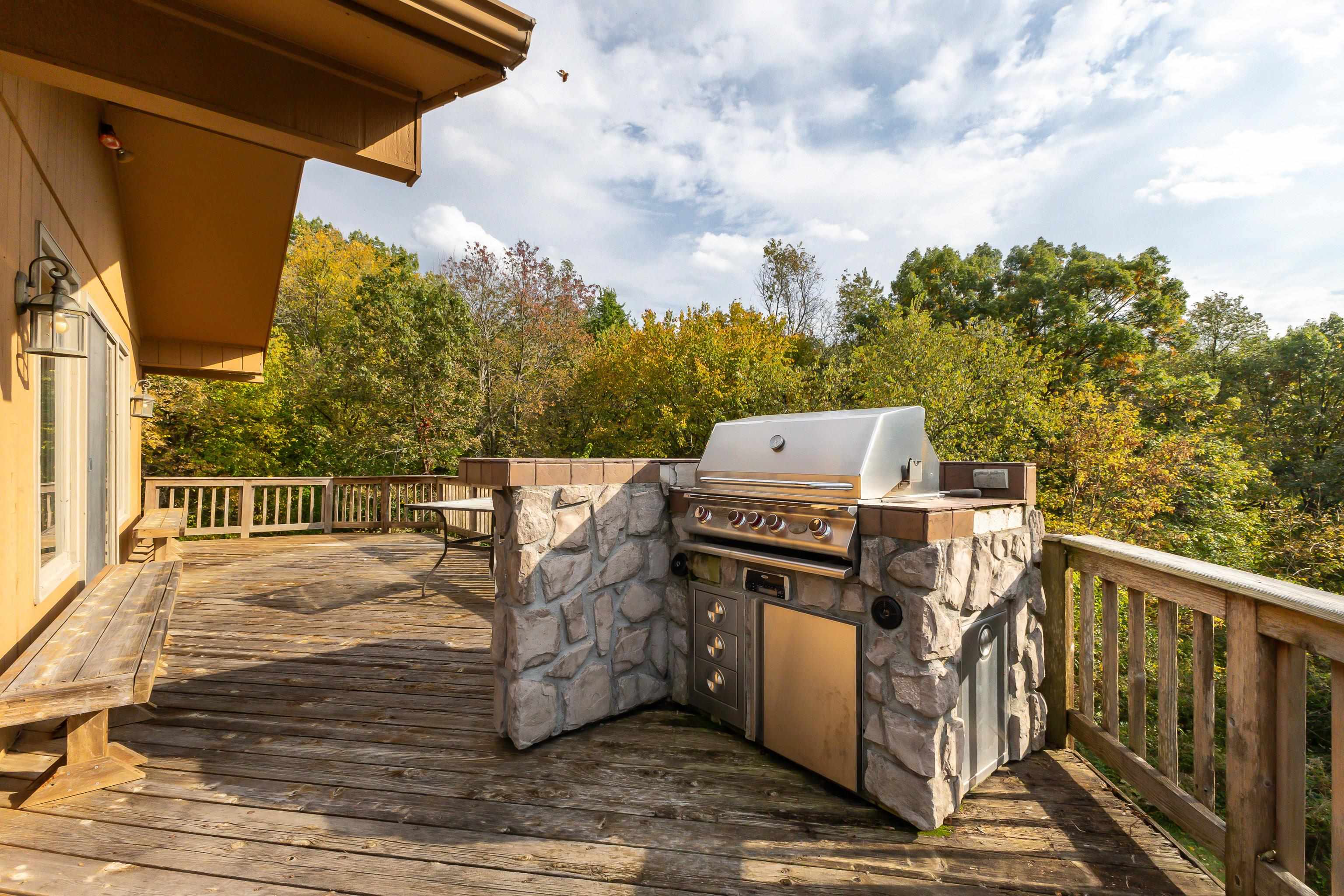 6 Meadow Path Galena, IL 61036 - Photo 7 of 29 a view of a balcony with wooden floor and fence