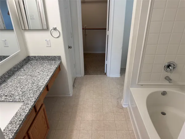 $2,390 | 10 Druids Glen Place, The Woodlands, TX 77382