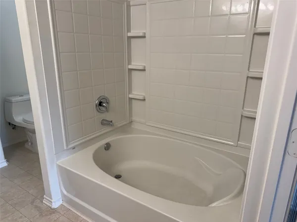 $2,390 | 10 Druids Glen Place, The Woodlands, TX 77382