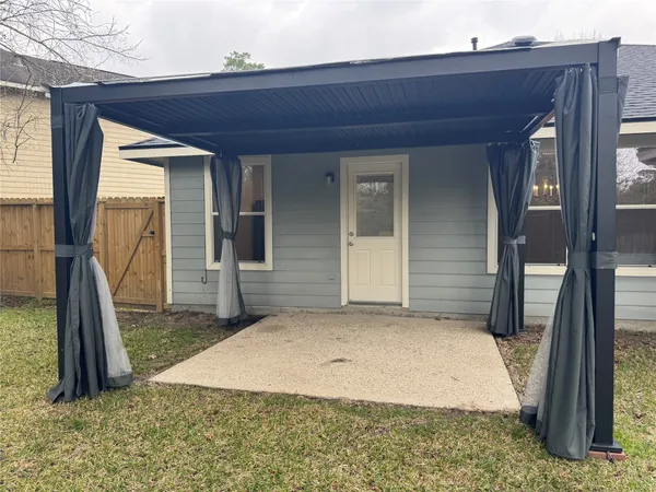 $2,390 | 10 Druids Glen Place, The Woodlands, TX 77382