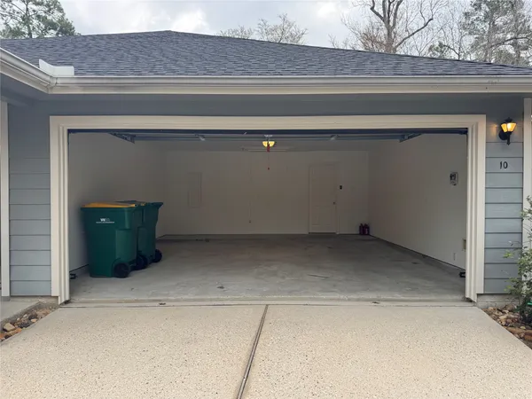 $2,390 | 10 Druids Glen Place, The Woodlands, TX 77382