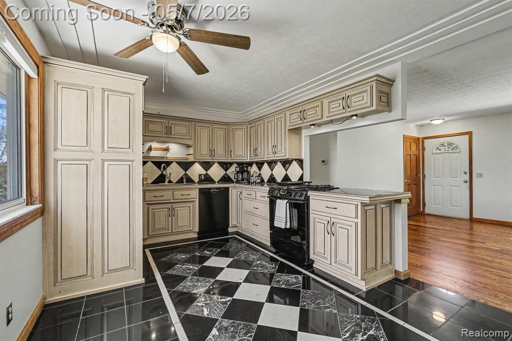 1405 Swarthout Road Pinckney, MI 48169 - Photo 6 of 31