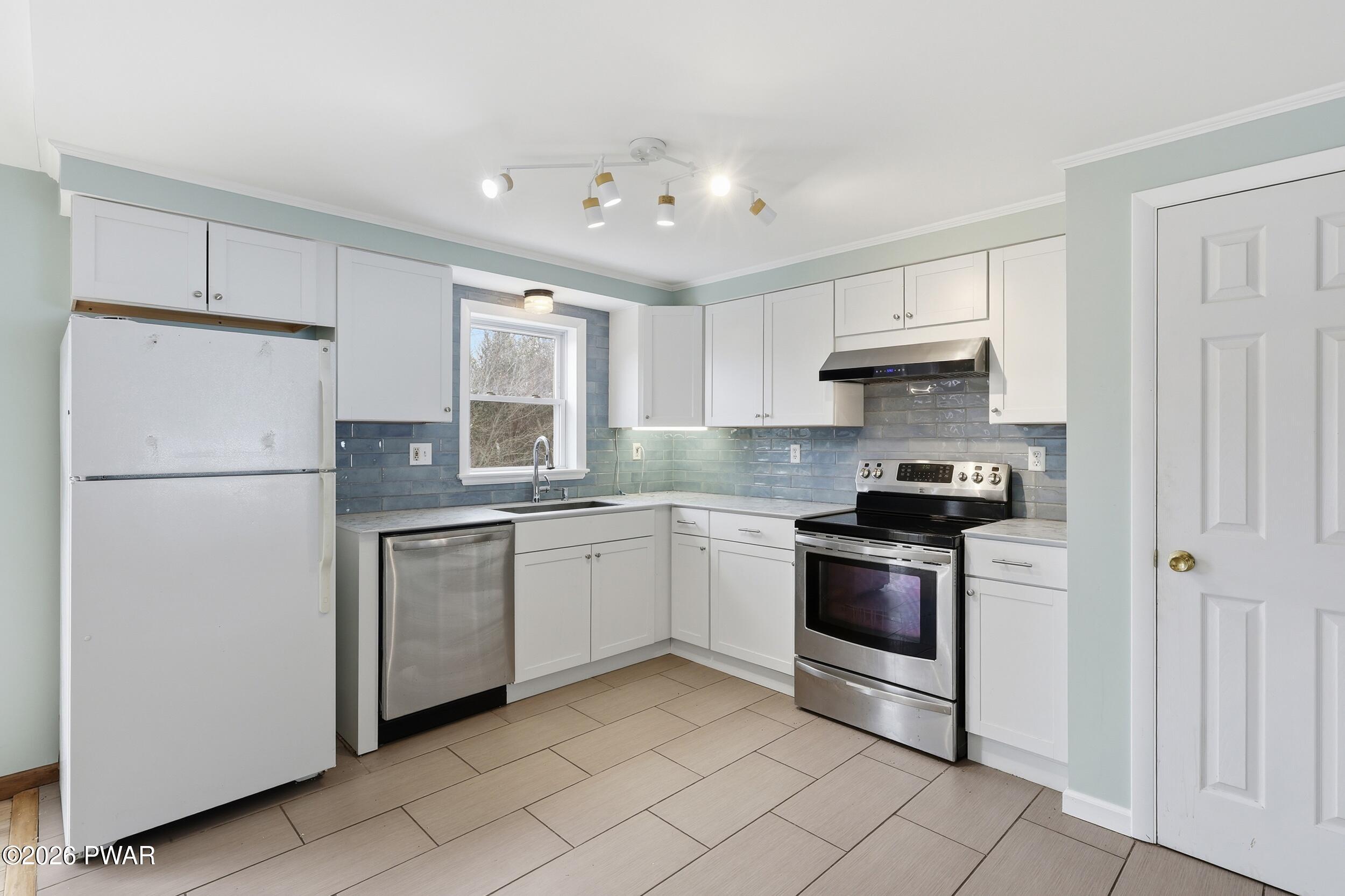 108 Boyds Mills Road Beach Lake, PA 18405 - Photo 16 of 49 Kitchen