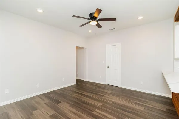 $1,500 | 1030 North Bishop Avenue, Unit B, Dallas, TX 75208