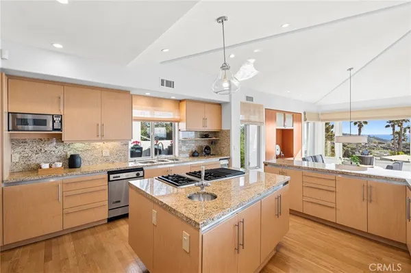 $4,495,000 | 1598 Skyline Drive, Laguna Beach, CA 92651