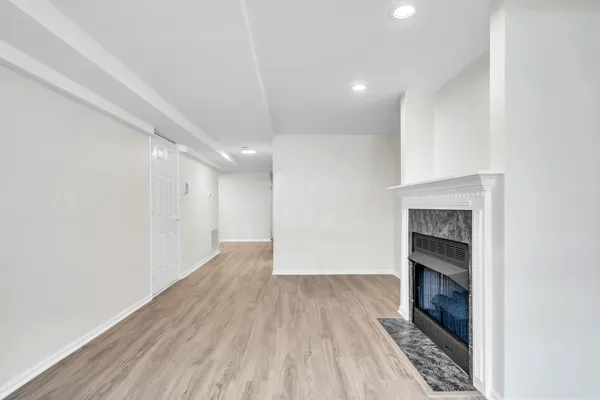 $2,100 | 2023 West Superior Street, Unit G, Chicago, IL 60612