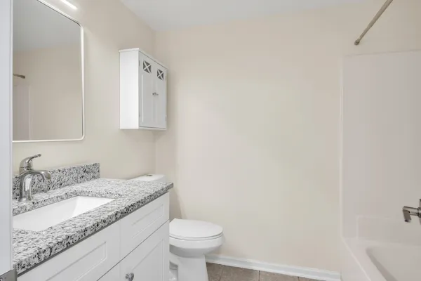 $2,100 | 2023 West Superior Street, Unit G, Chicago, IL 60612