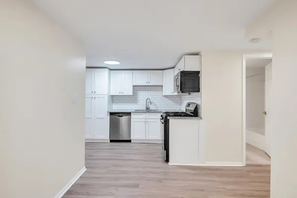$2,100 | 2023 West Superior Street, Unit G, Chicago, IL 60612