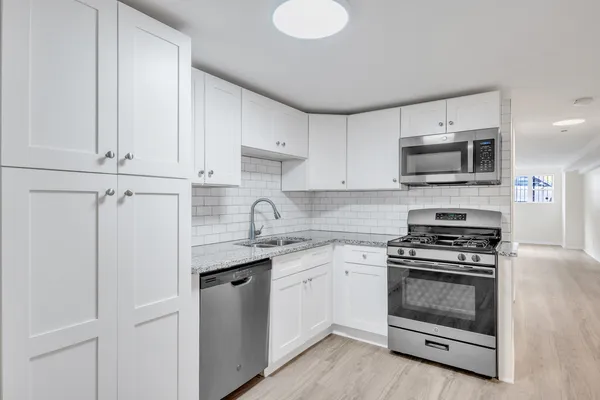 $2,100 | 2023 West Superior Street, Unit G, Chicago, IL 60612