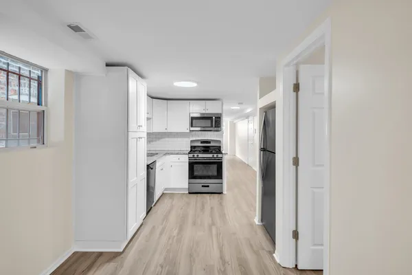 $2,100 | 2023 West Superior Street, Unit G, Chicago, IL 60612