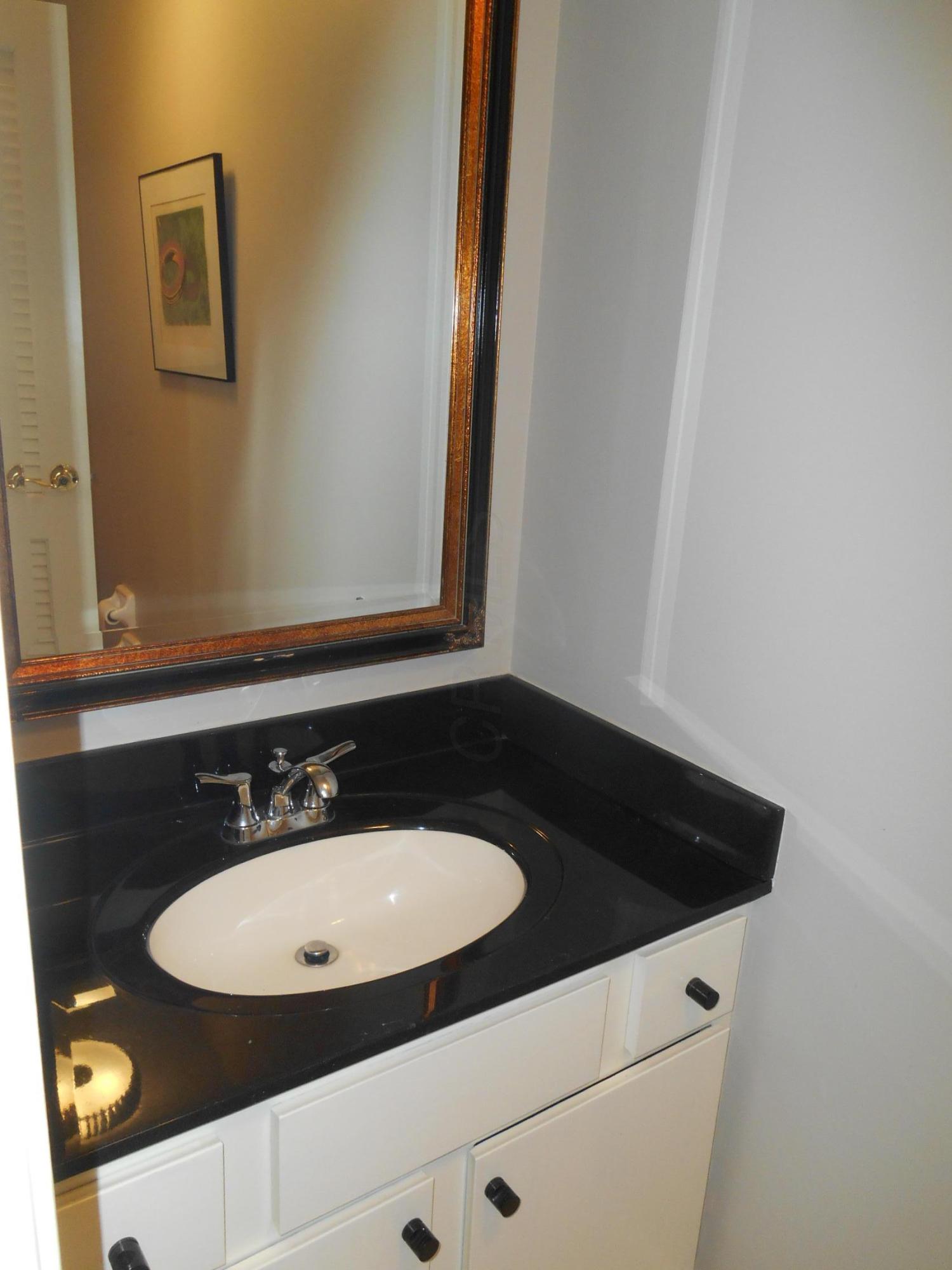 2201 Sandston Road Upper Arlington, OH 43220 - Photo 13 of 31