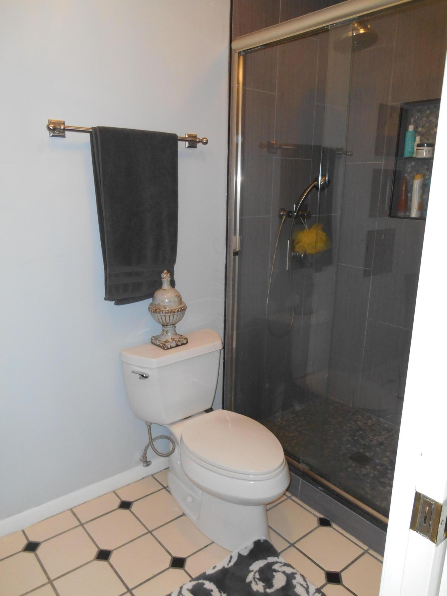2201 Sandston Road Upper Arlington, OH 43220 - Photo 17 of 31