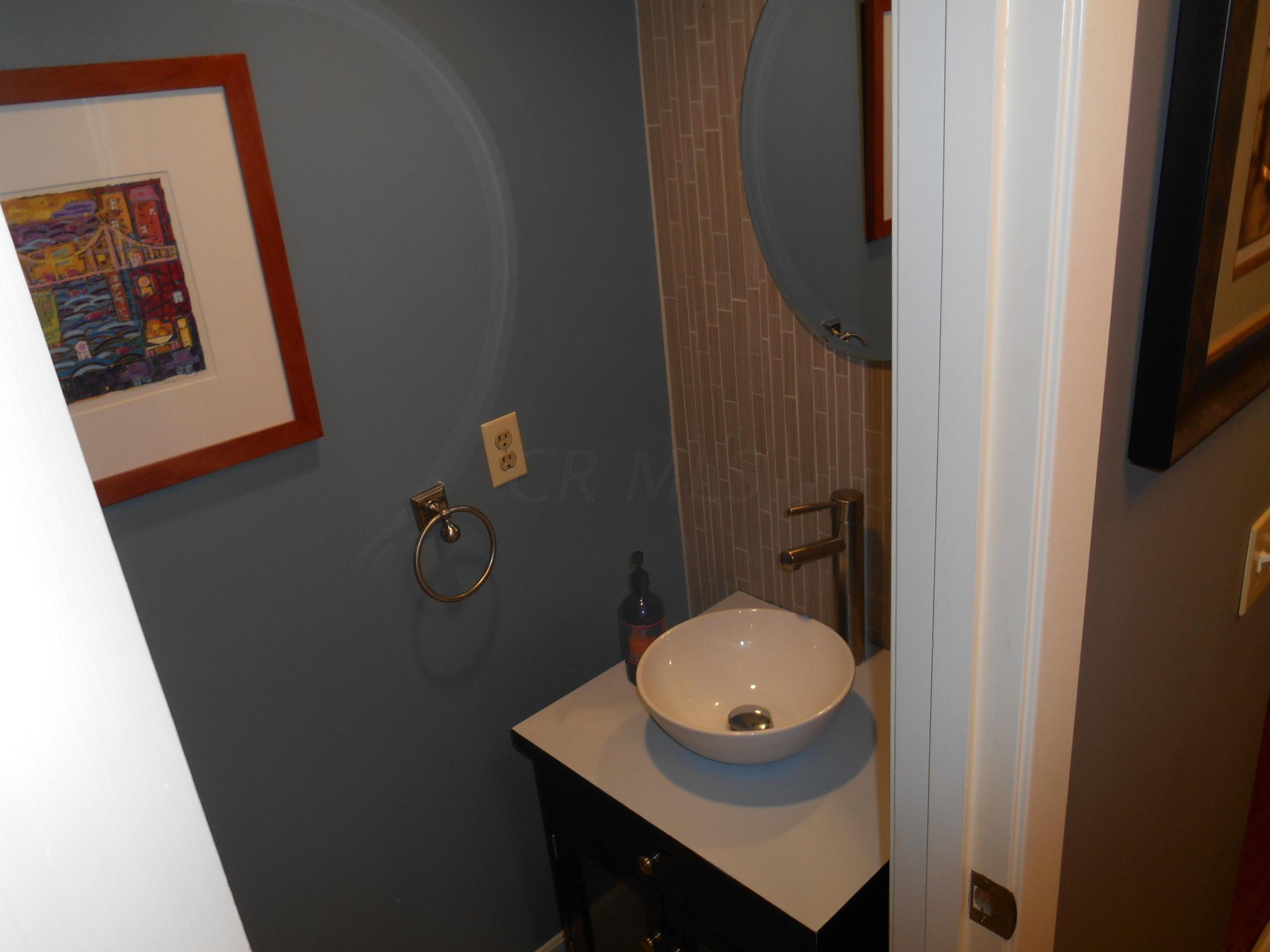 2201 Sandston Road Upper Arlington, OH 43220 - Photo 26 of 31