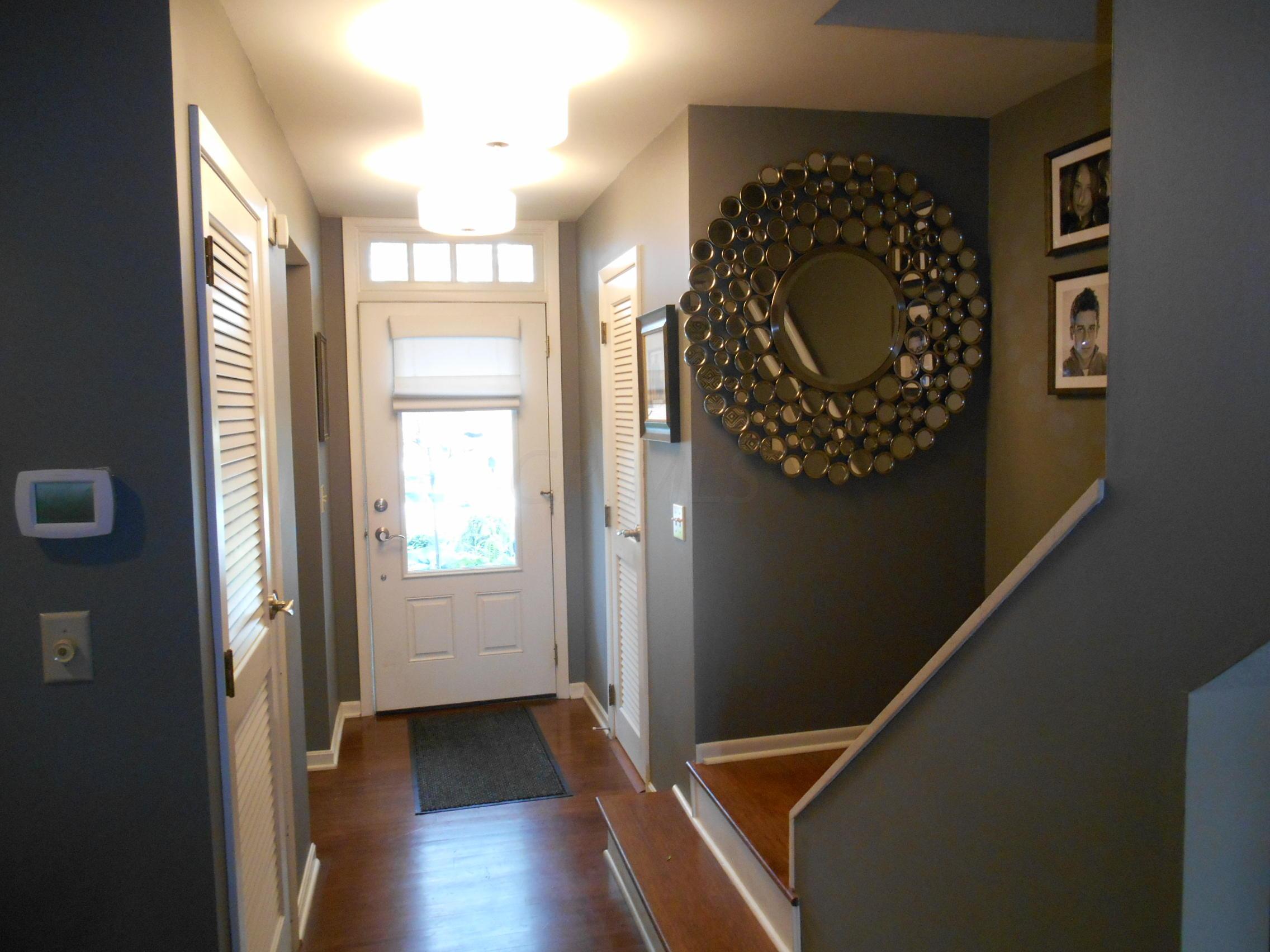 2201 Sandston Road Upper Arlington, OH 43220 - Photo 10 of 31